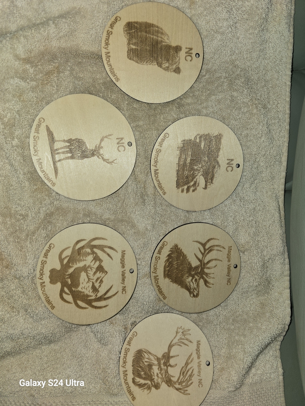 Wooden Round Ornaments with Smoky Mountains Engravings - Set of 7
